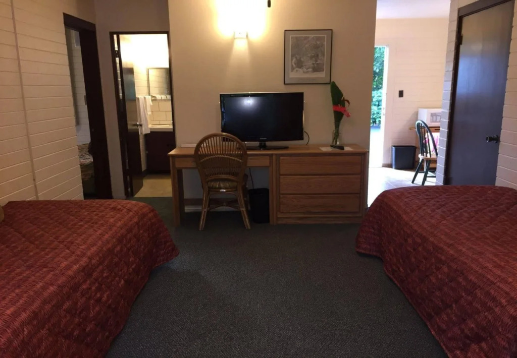 Dolphin Bay Hotel