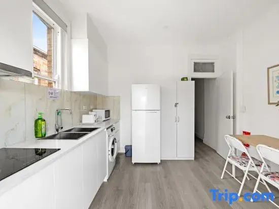 Private Room – Right by Campus & Main Street Amenities