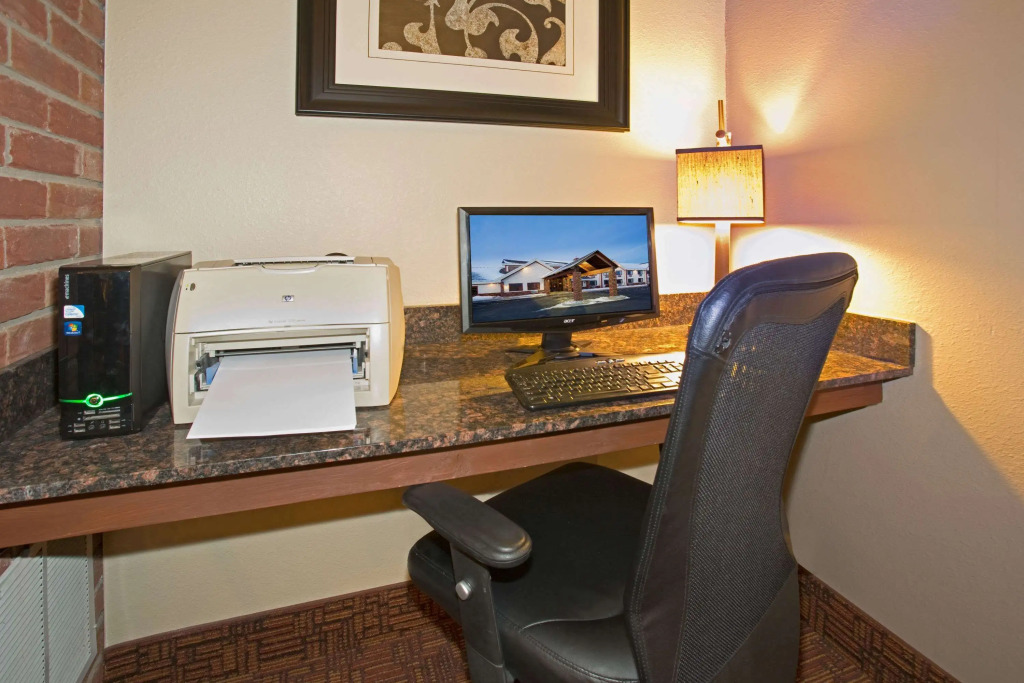 AmericInn by Wyndham New London