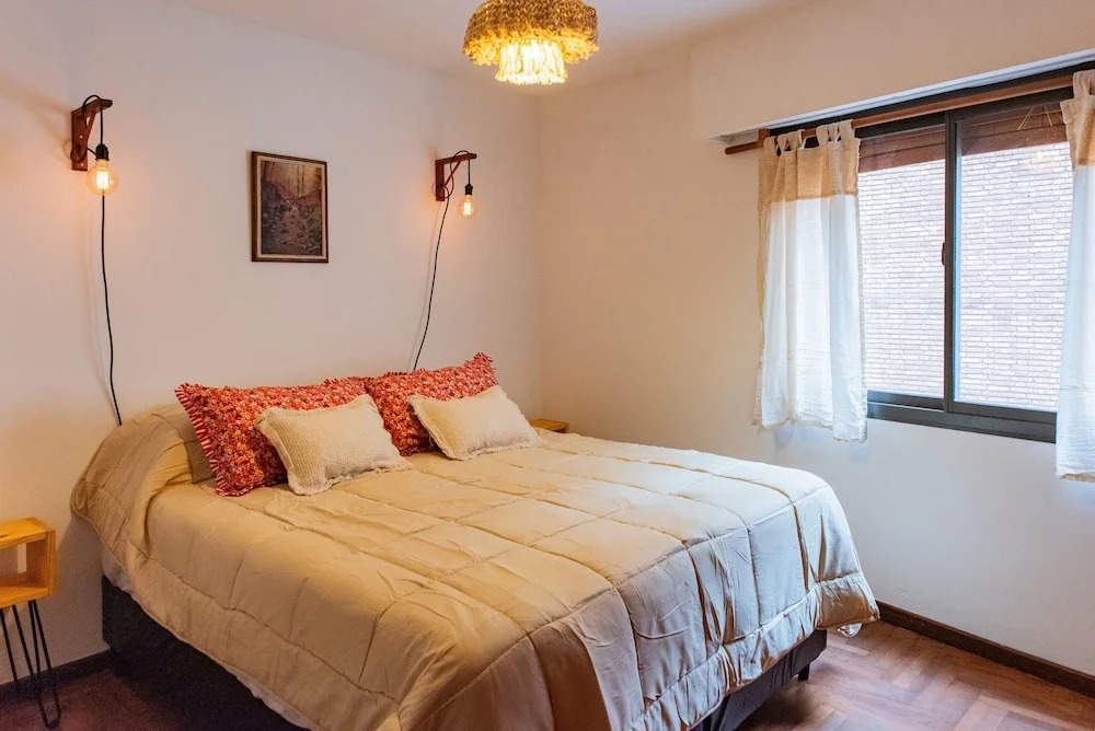 Cosy Local Artist's Flat, Central Location, Fully Equipped