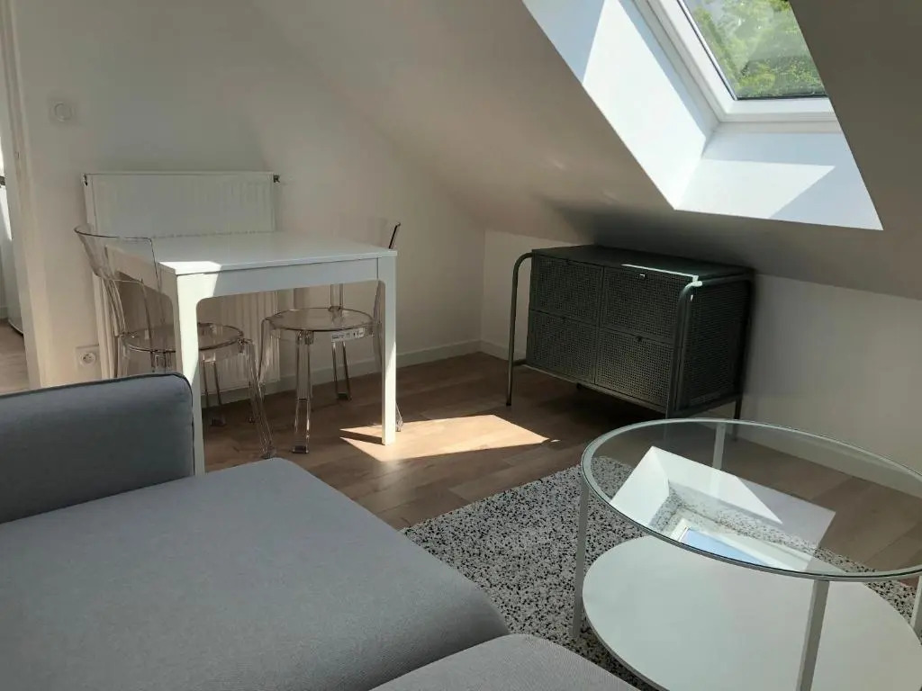 La Maison de la Douce Heure, 4 appartements climatisés avec jardin au centre ville proche des Thermes