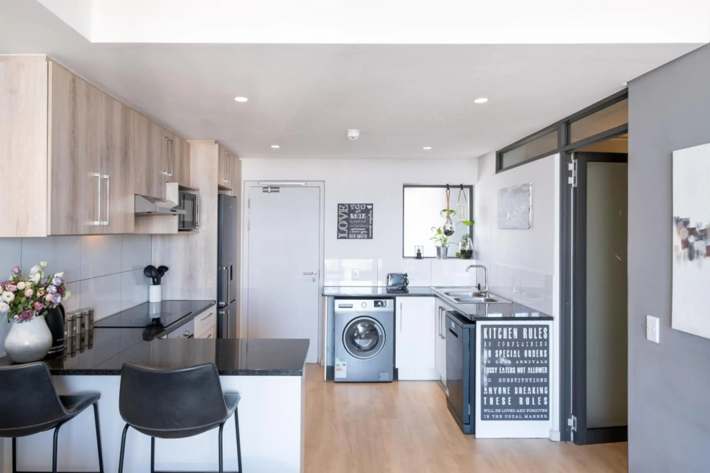 Modern Two Bedroom Unit, Mountain & Harbour Views