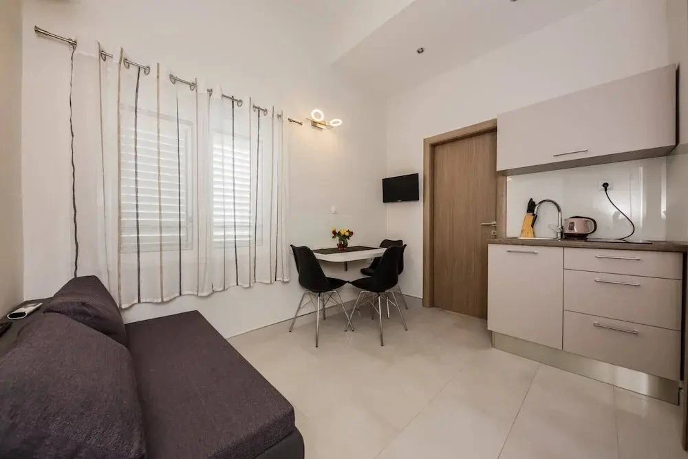 Coastal Apartment in Sibenik-brodarica