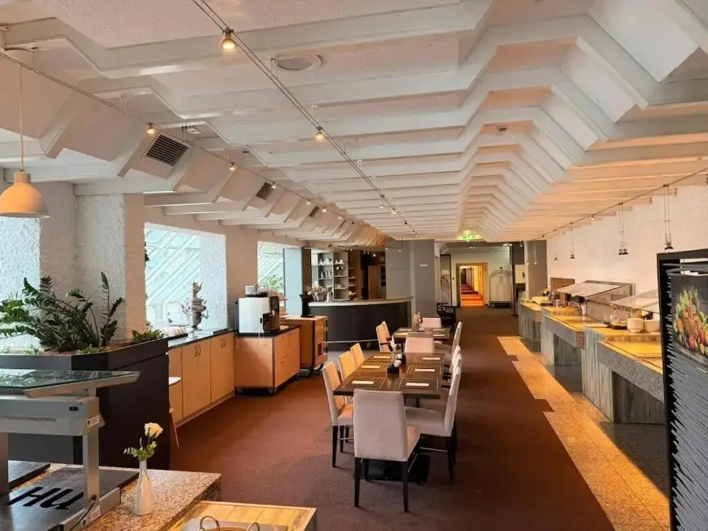 Roomie Hotel