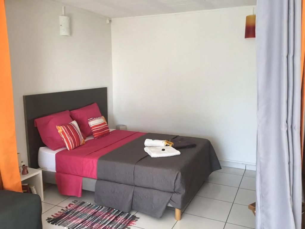 Appartement de 2 chambres avec vue sur la mer jardin clos et wifi a Deshaies a 1 km de la plage