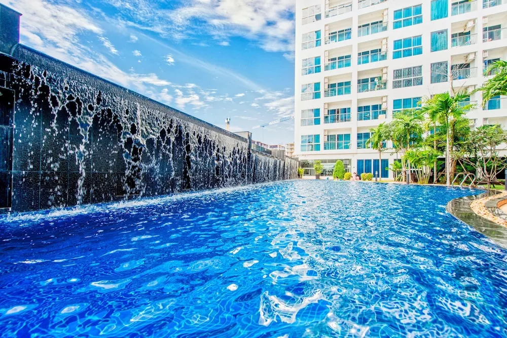 Nam Talay Jomtien Beach - Rooftop Ocean View - Close to Beach, Pool & Gym
