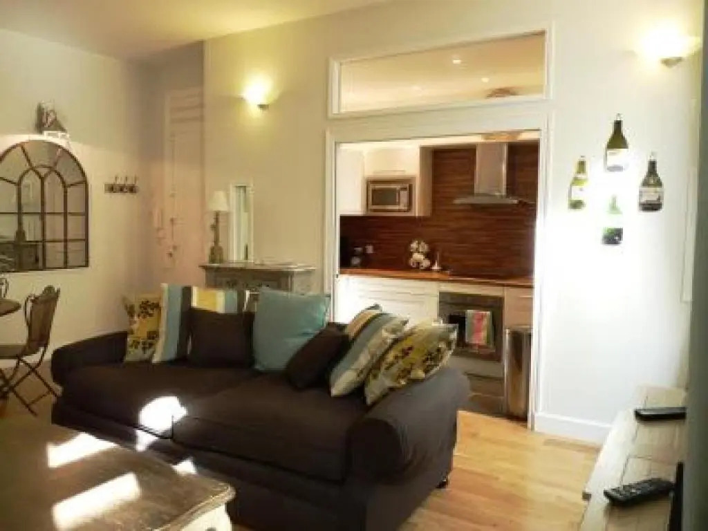 Luxury three Bed apartment in Cannes just a couple of minutes walk to the Palais and beaches 669