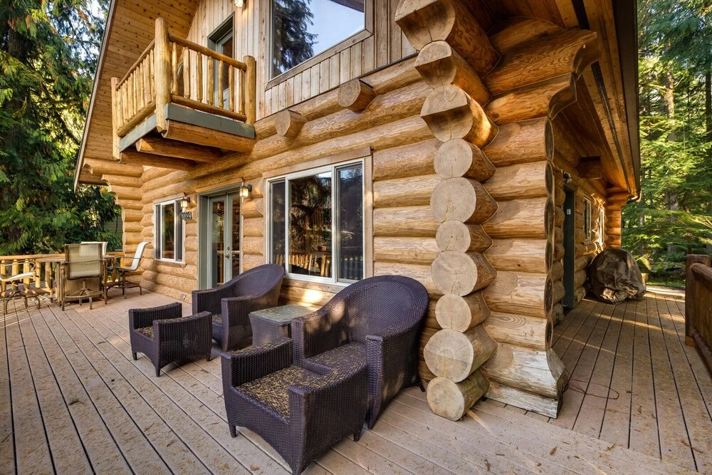 Snowline Cabin #33 - A Stunning Family Log Home With a Hot Tub and Wifi!