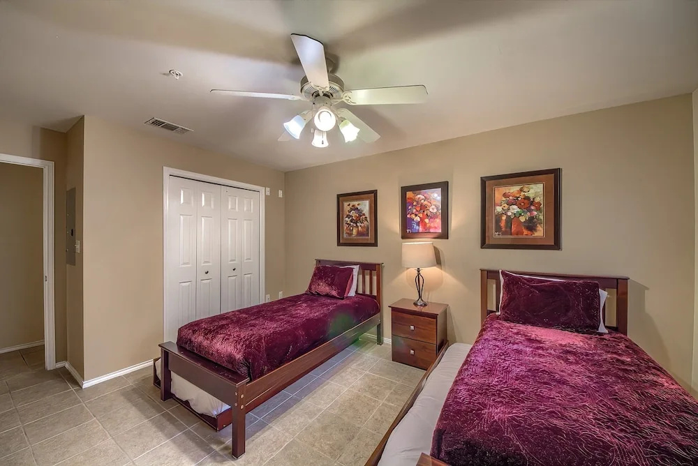 Ww E202 Schlitterbob Hideaway 3 Bedroom Condo by RedAwning