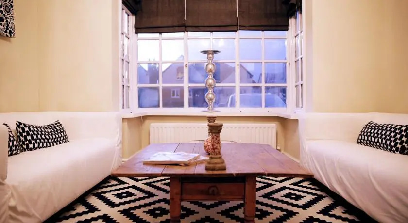 Lovely 4 Bed Stylish Home in Green Birmingham Suburb