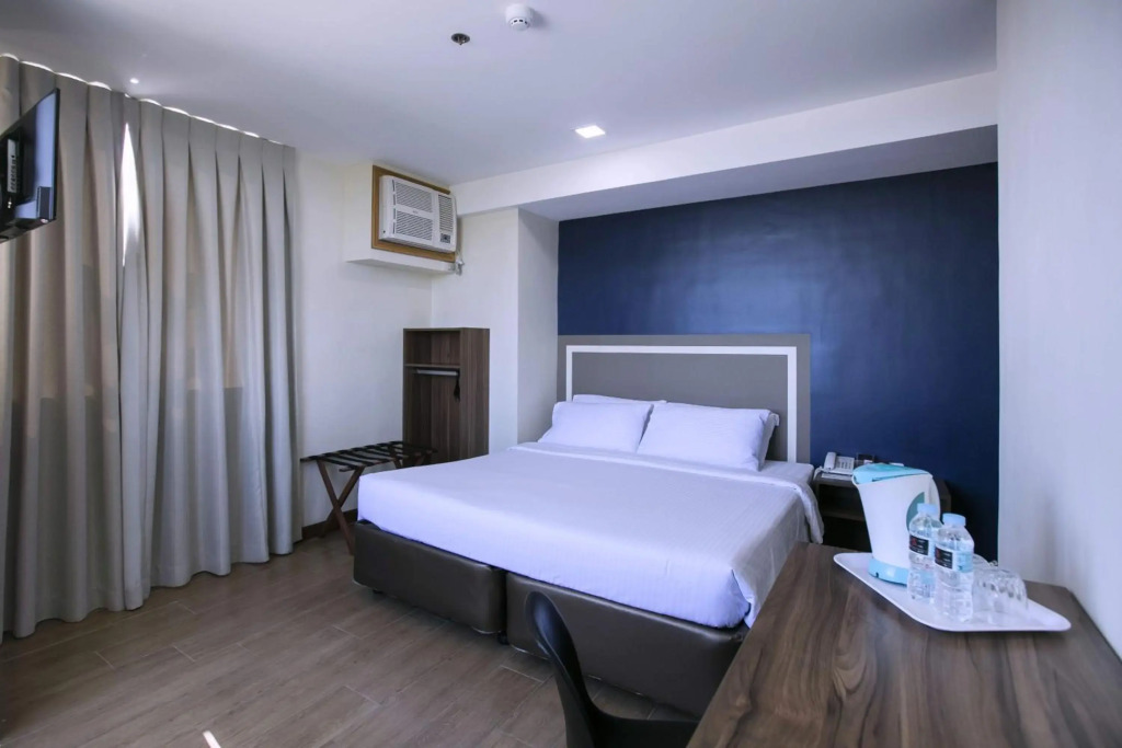 S Hotel & Residences