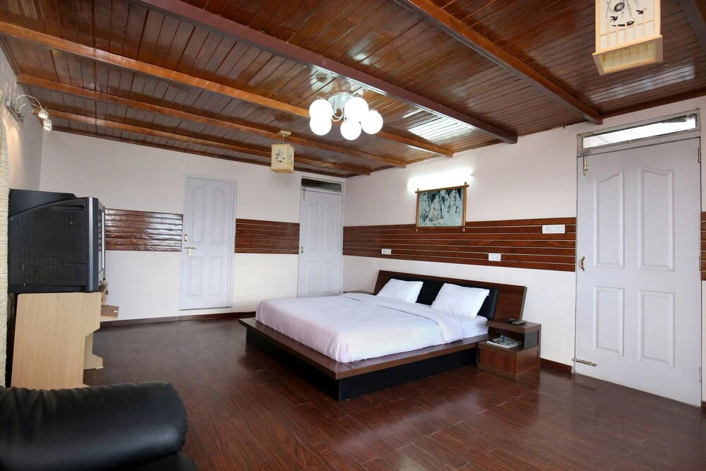 OYO 9346 Home Spacious 4BHK Valley View Fagu