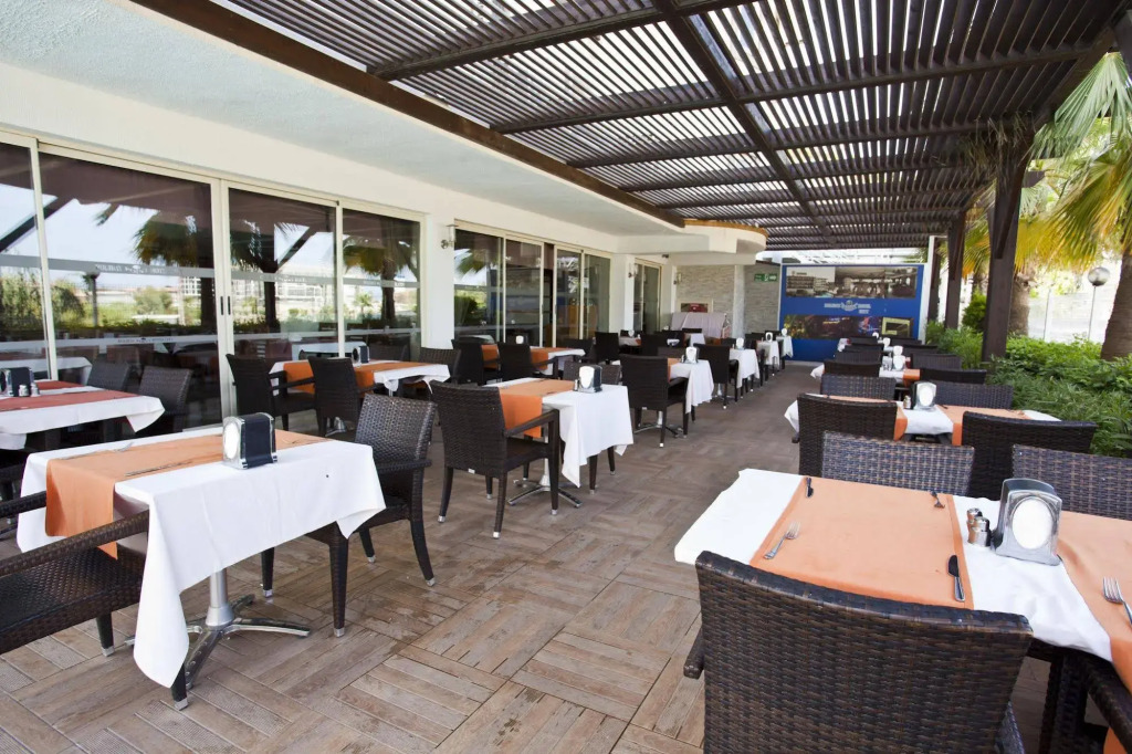 Adella Side Hotel