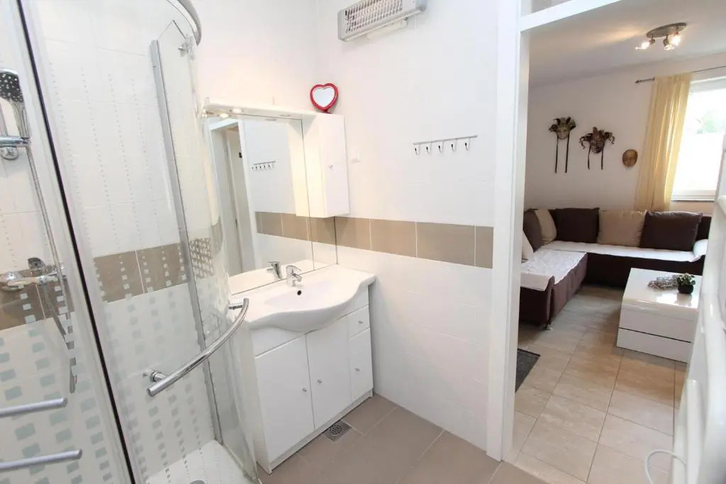 Apartment Adi