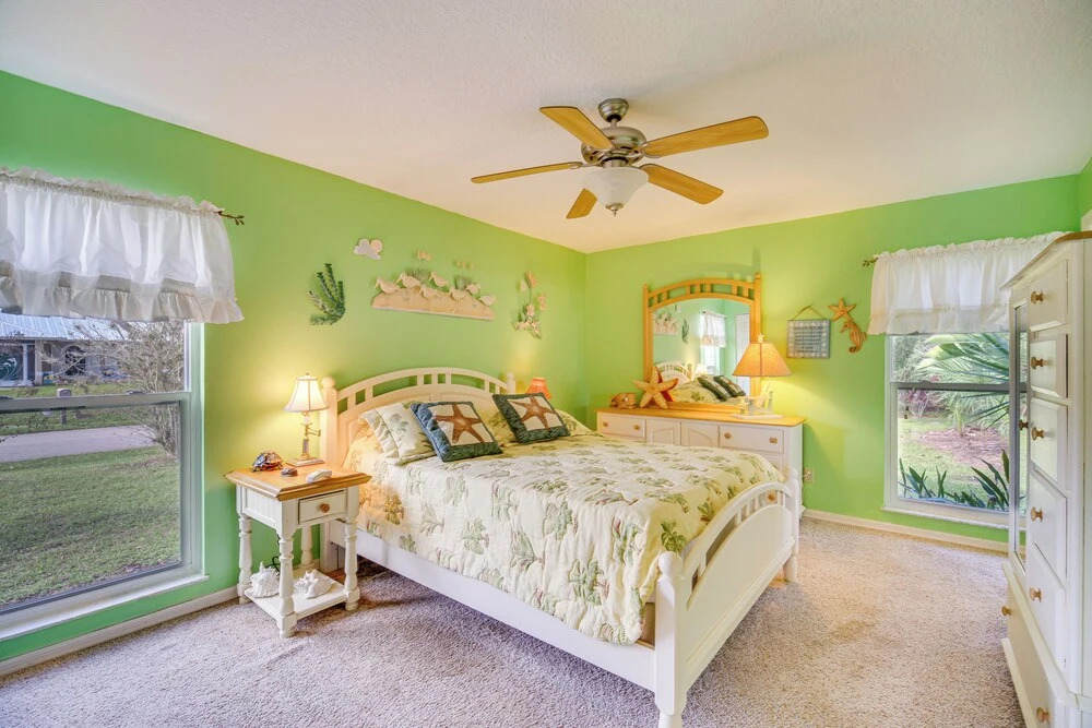 Sebastian Home w/ Screened Lanai: 8 Mi to Beach!