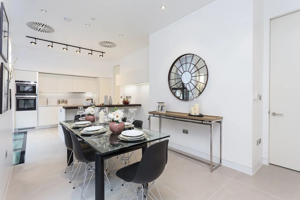 Urban Chic - Chiltern and Baker