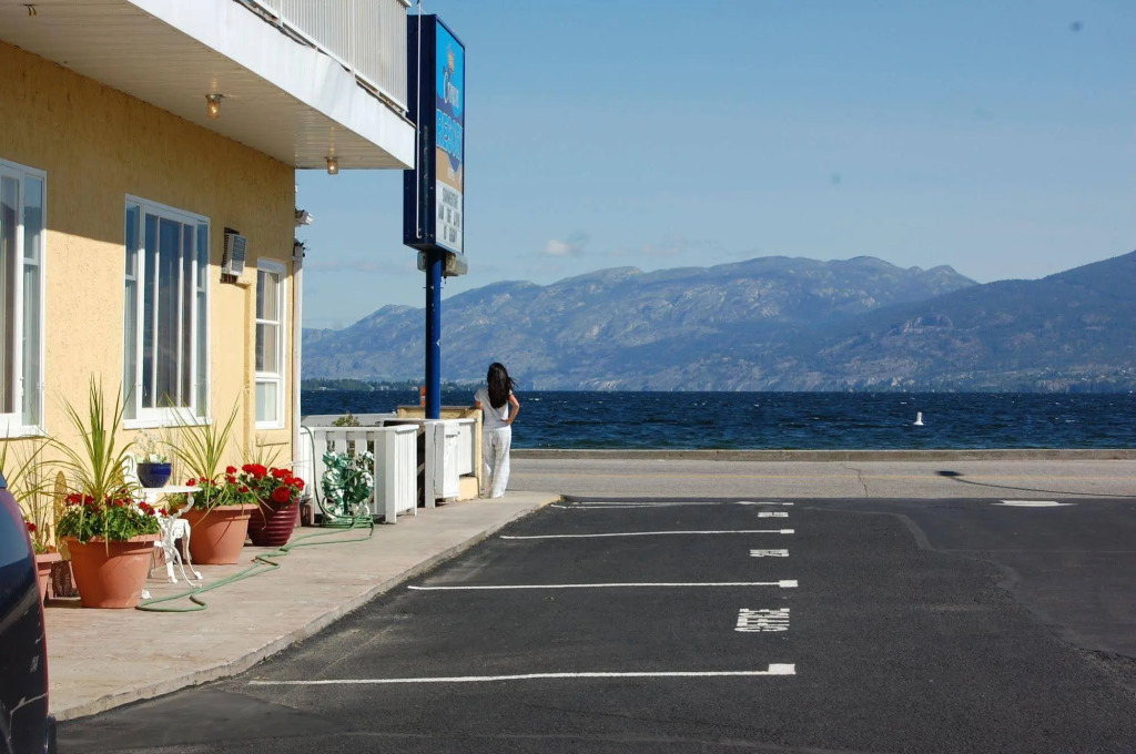 Crown Resort Motel