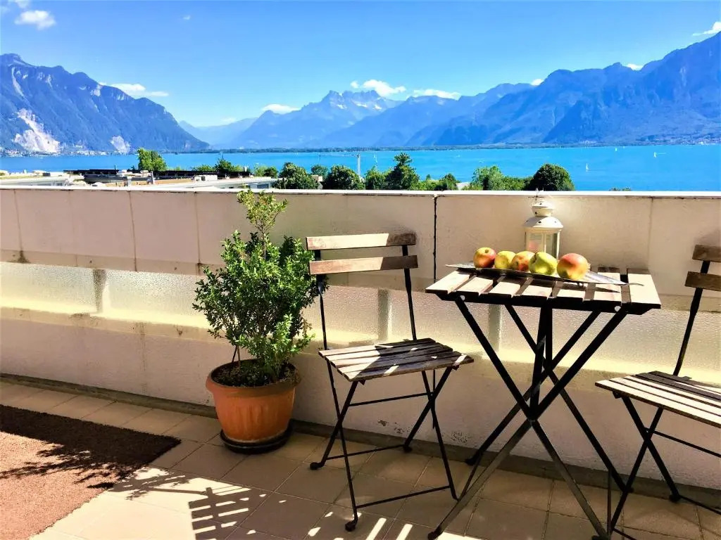 Spacious Apartment with Lake View | 35