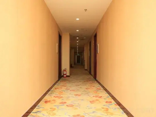 super 8 Hotel (Beijing Dongba Dongwei road horse factory)