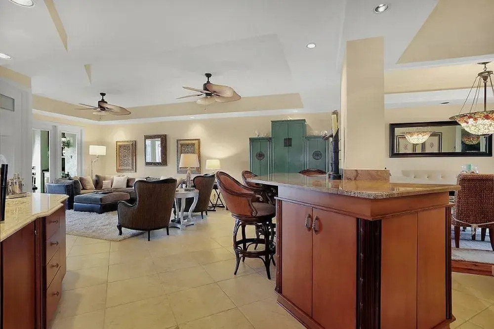 Royal Marc #50612 - 3 Br Condo