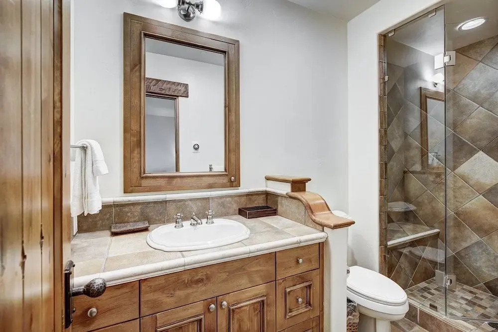5BR Alpine Luxury Home with Private Hot Tub by RedAwning - Save 20% on 7+ Nights!
