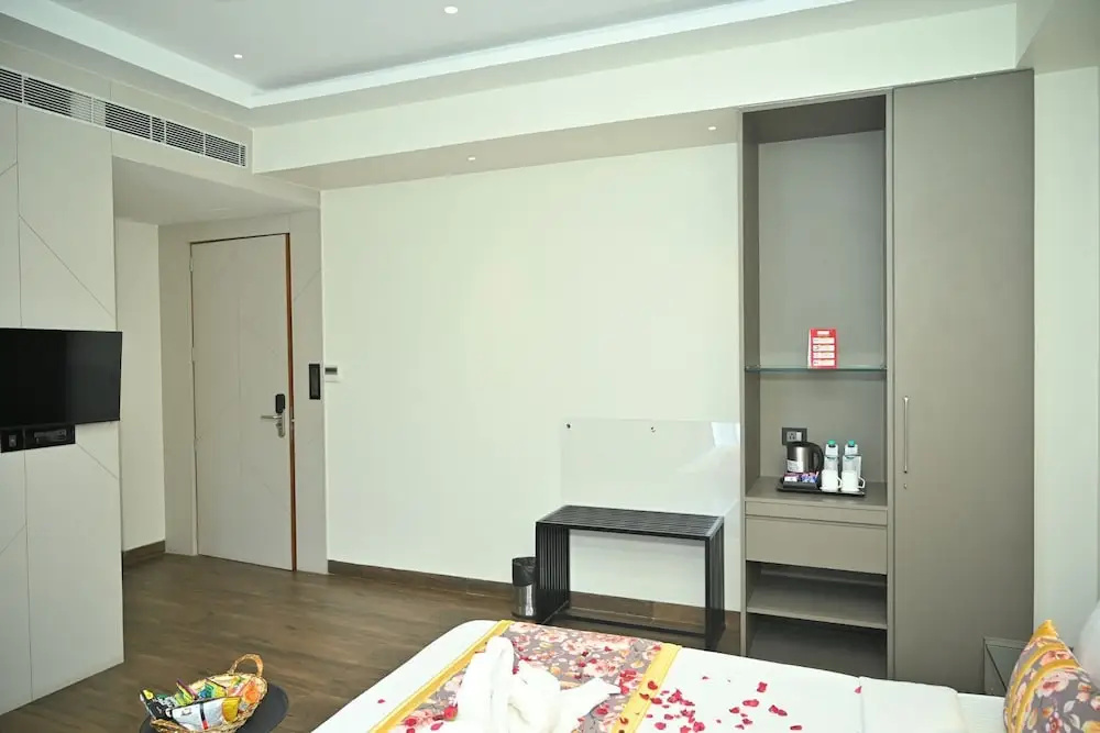 Urvi Banquets & Guest House