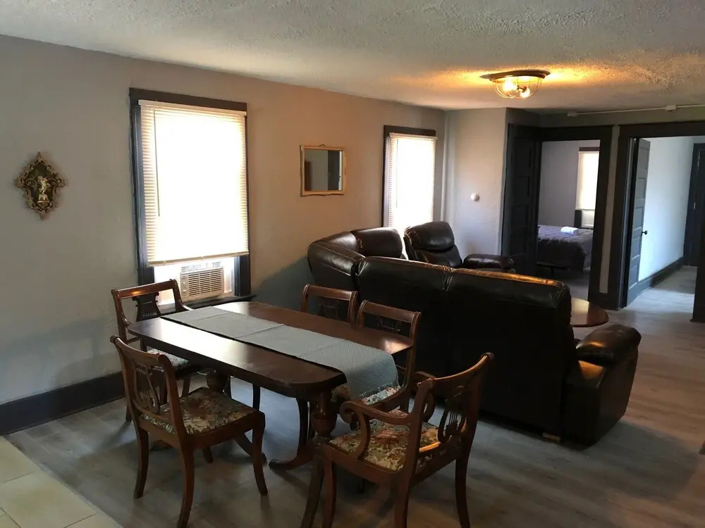 The 540 With Private Yard & Parking, Near Falls & Casino by Niagara Hospitality