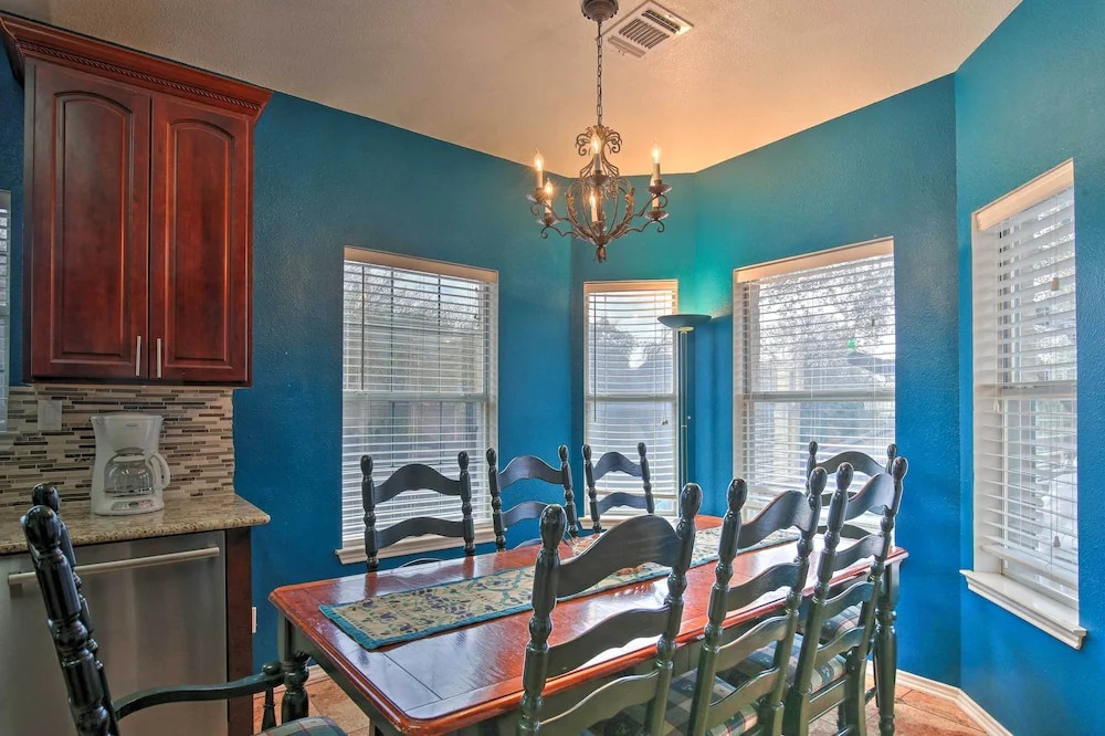 San Antonio Home w/ Pool & Hot Tub Near Seaworld!