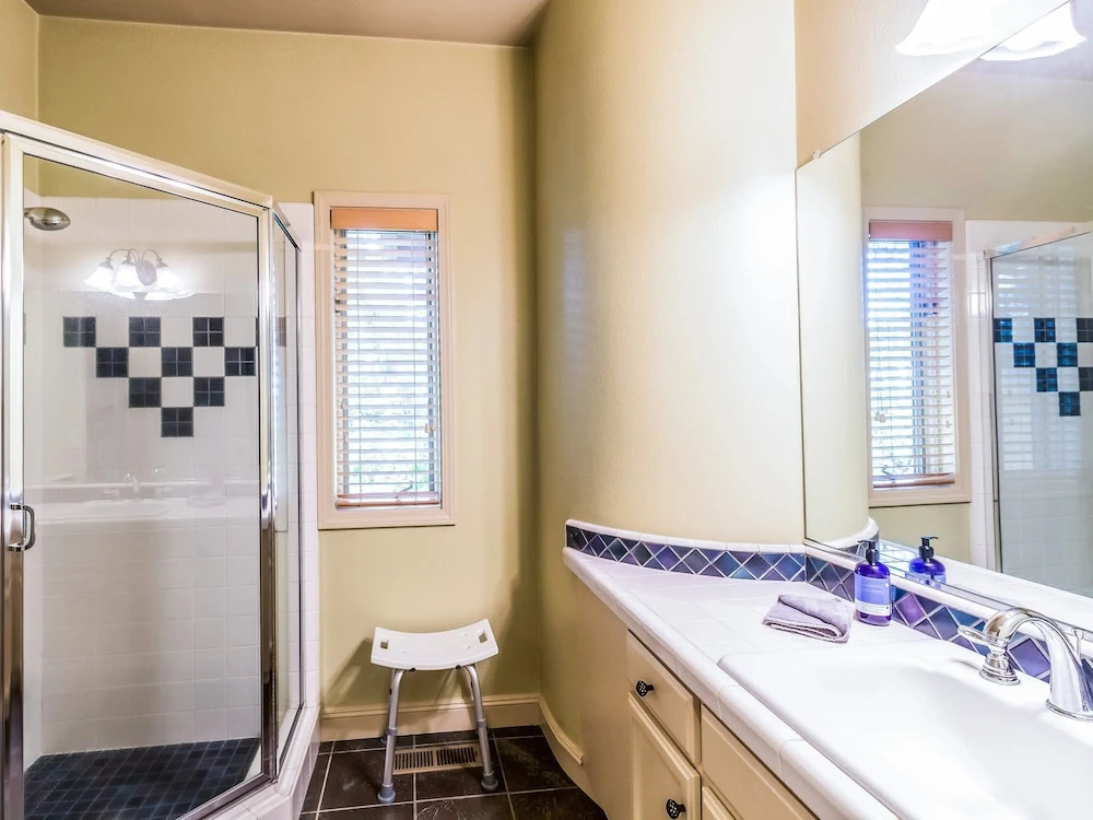 Gracious Living, Pool, and Privacy in Wine Country, Sonoma by RedAwnin
