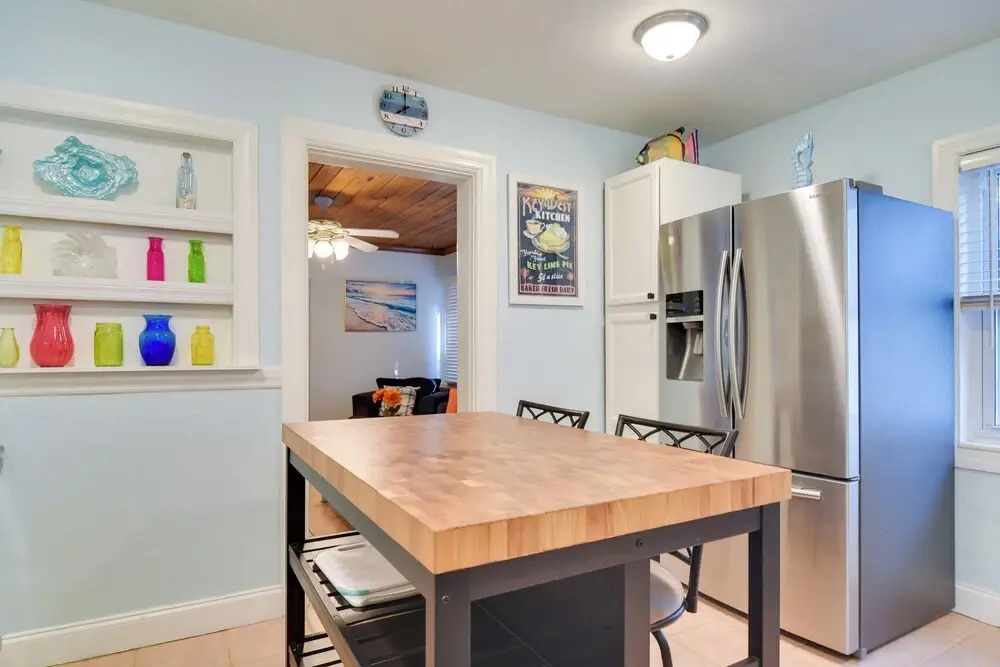 Lovely St Pete Beach Cottage, Walk to Beach & Town