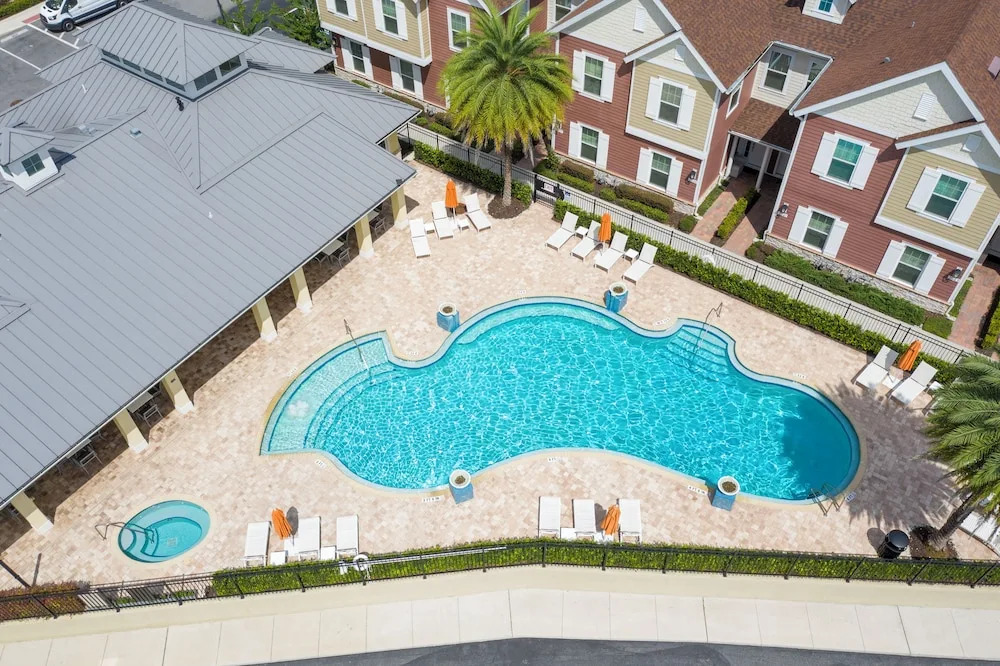 Gorgeous 4 Bedroom Family Friendly Close to Disney 7573