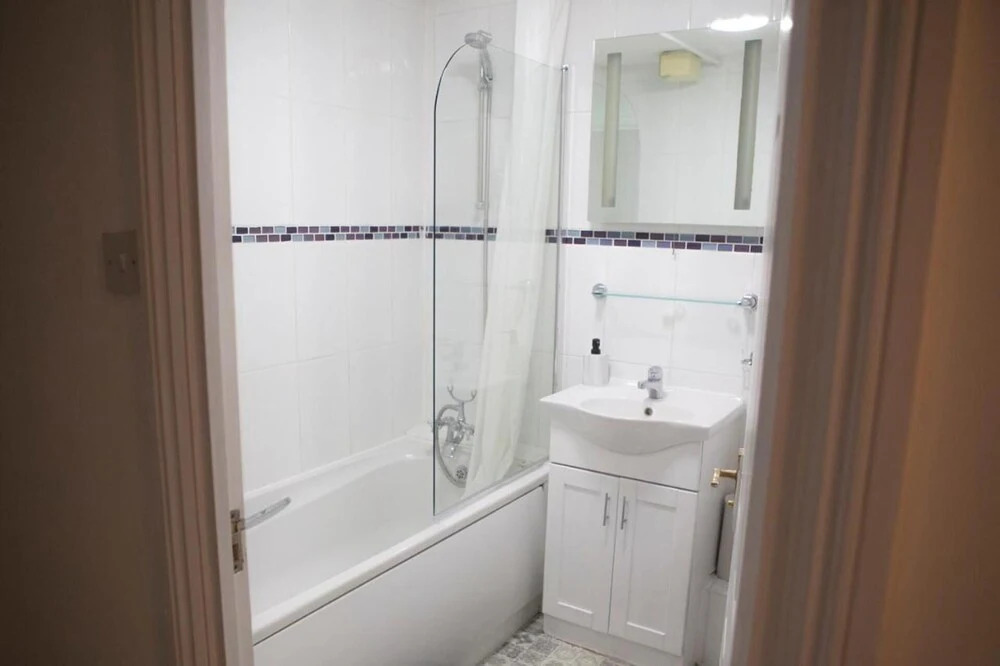 Charming 2-bed Apartment Free Parking in Wimbledon