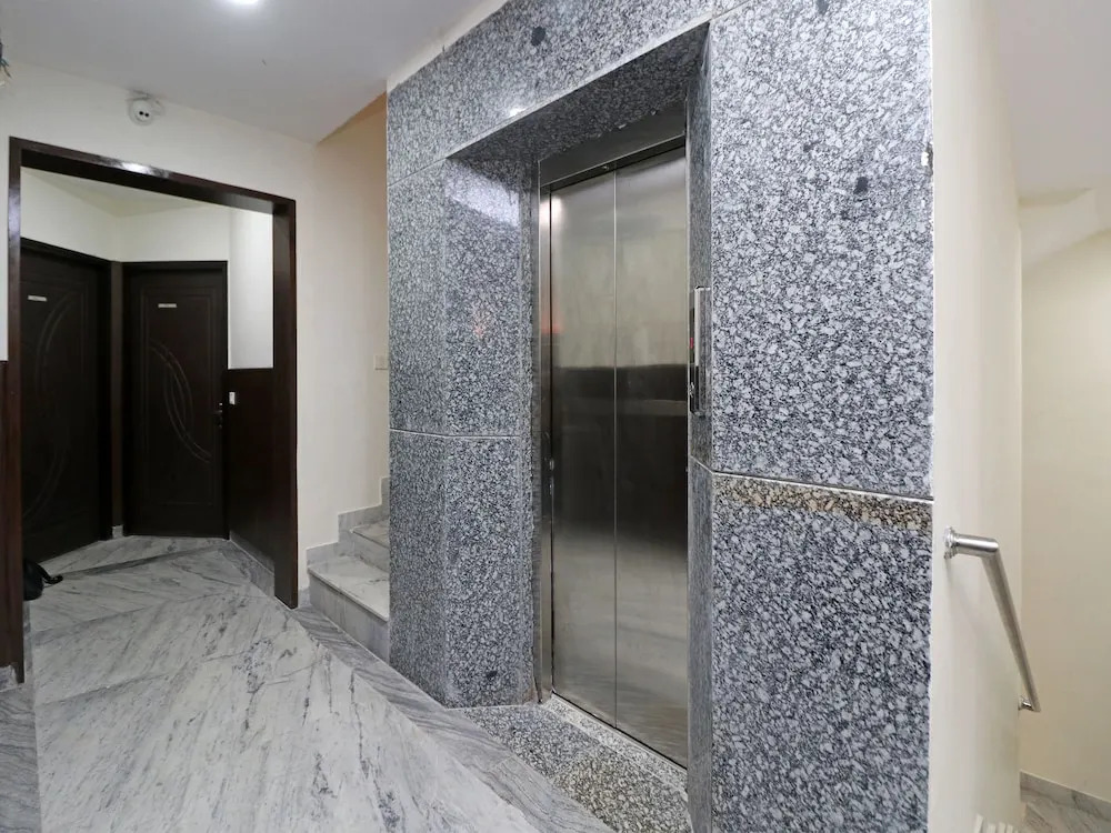 OYO 12143 Hotel SKD