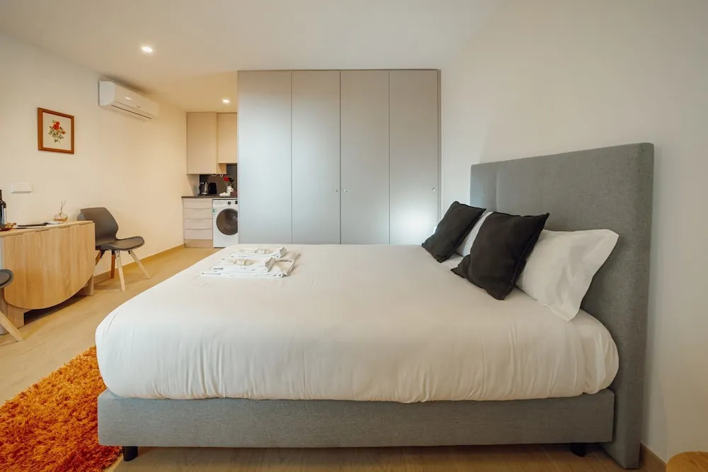 Carmo Residence Porto by Vacationy