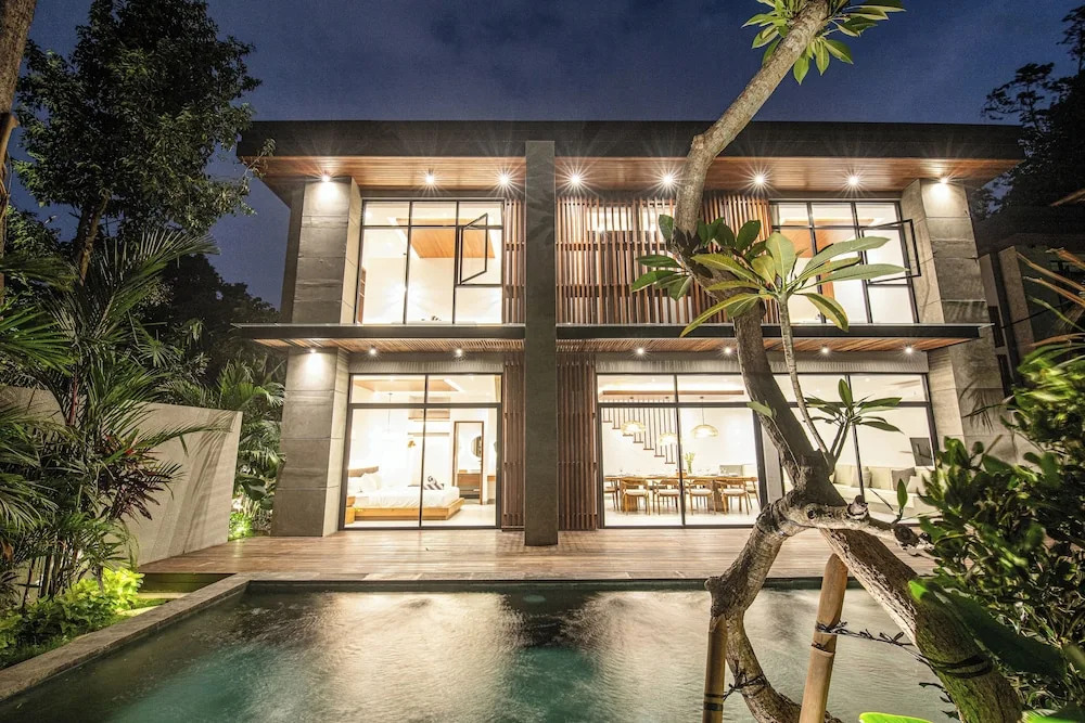 Exquisite 5BR Modern Villa 400m From the Ocean