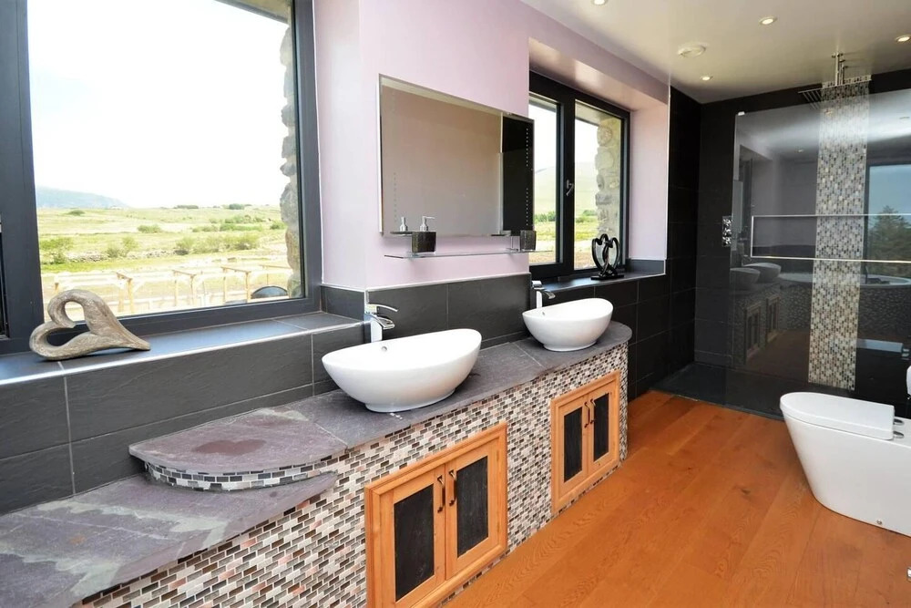 Immaculate 5-bed House Located in Caernarfon