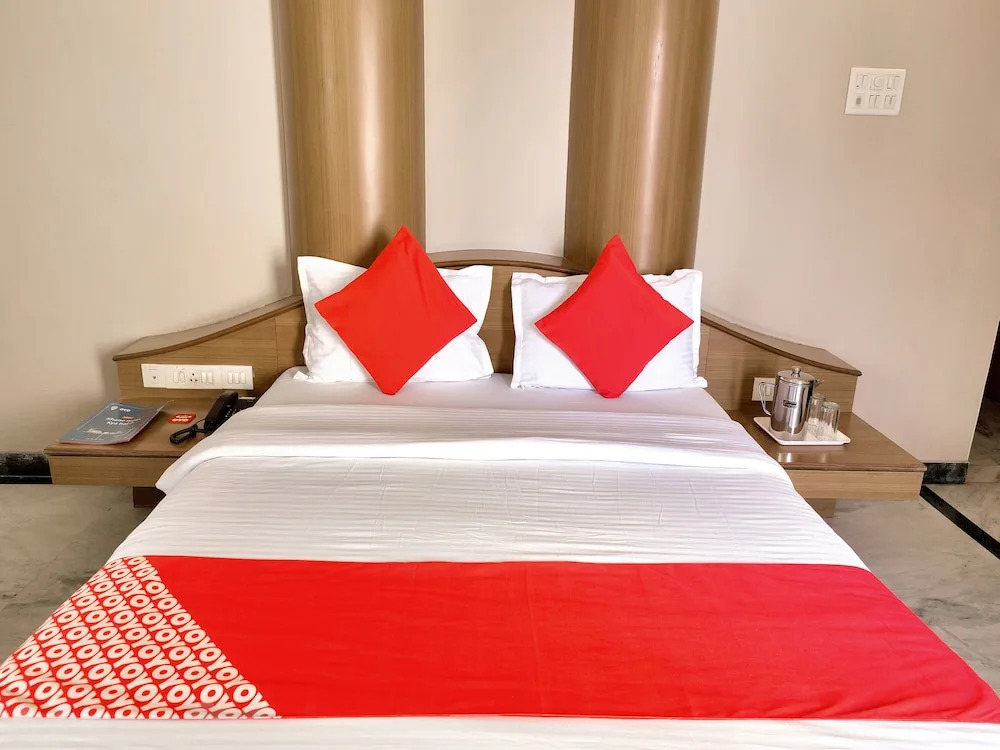 OYO 12020 Hotel Ratna Regency