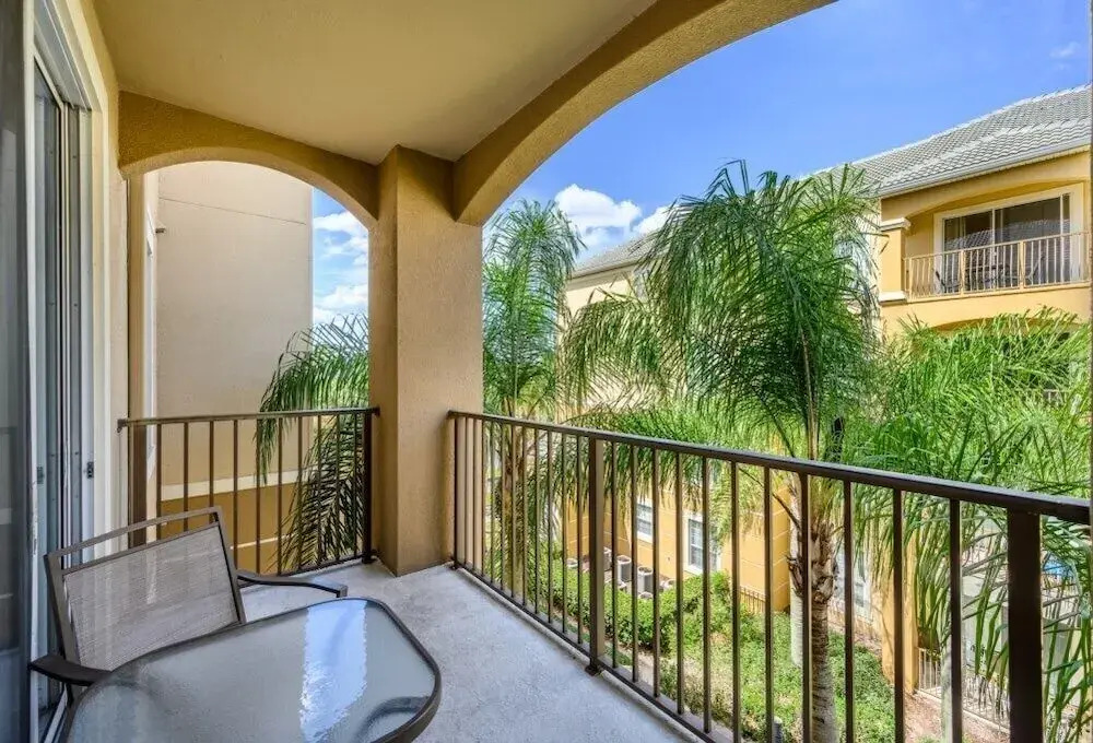 Vista Cay Deluxe Condo, Near the Parks! - 3002