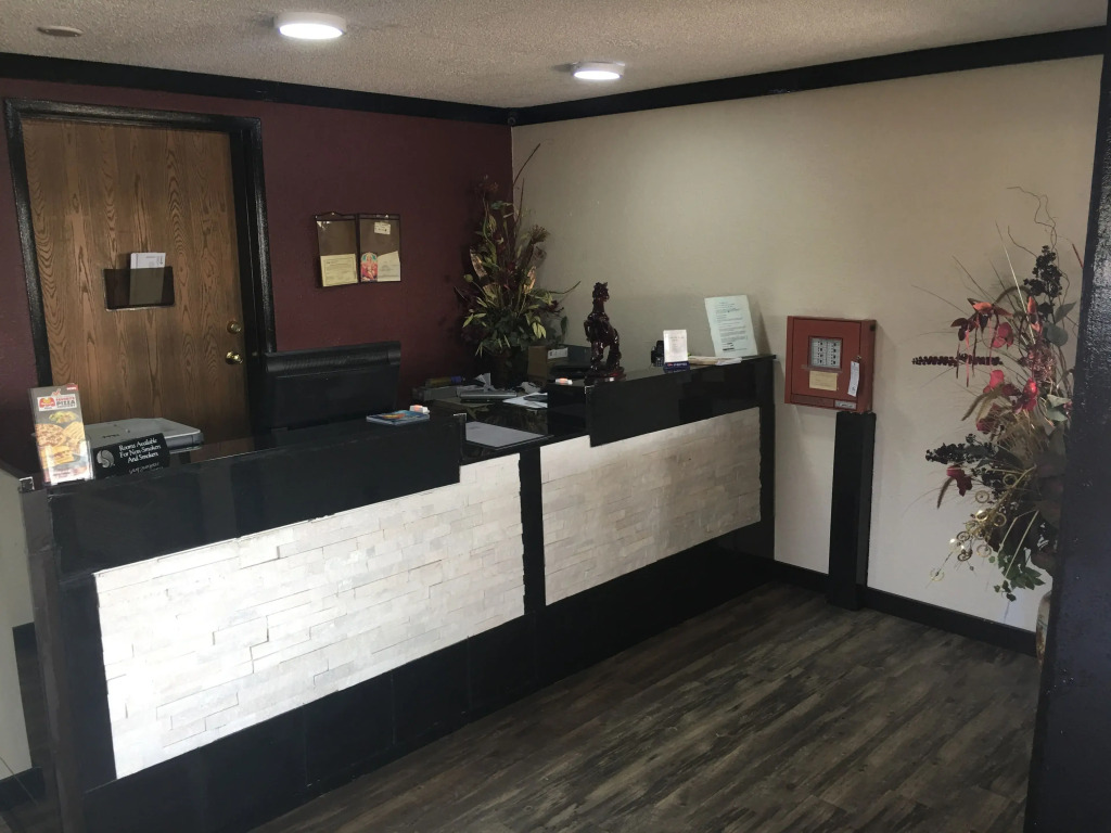 America's Best Inn - Troy