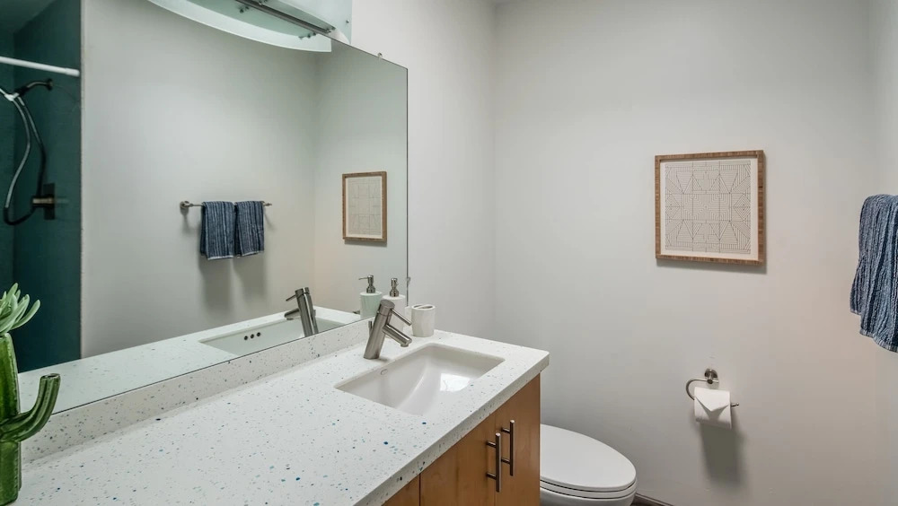 Modern 2BR by Old Town #8 by WanderJaunt
