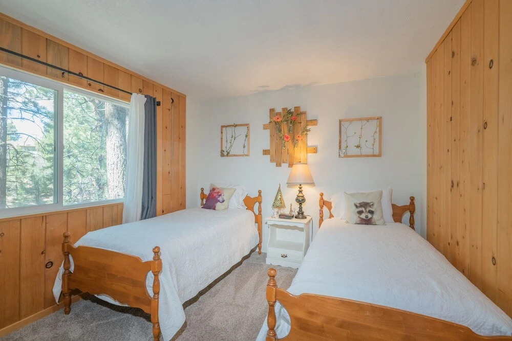 Nottingham's Nook - Tucked Away On A Quiet And Serene Lot Amongst The Trees! 2 Bedroom Home
