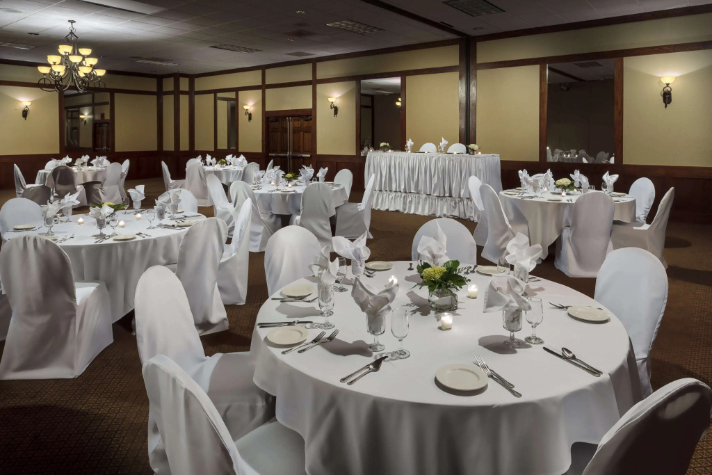 Roosevelt Grand Dakota SureStay Collection by Best Western