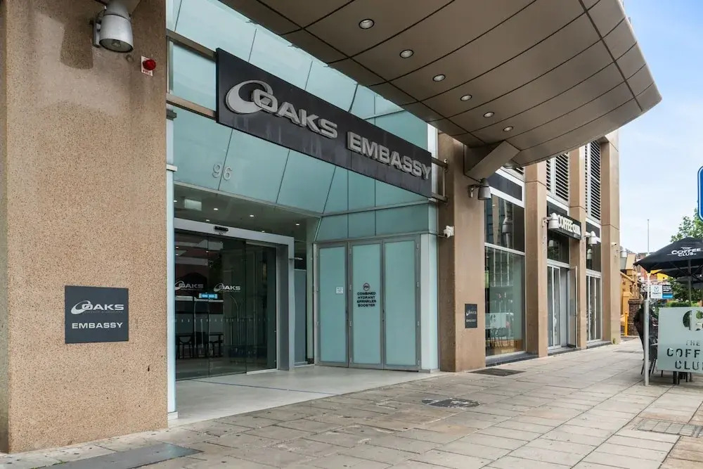 2-bed City Retreat With Gym and Pool Access