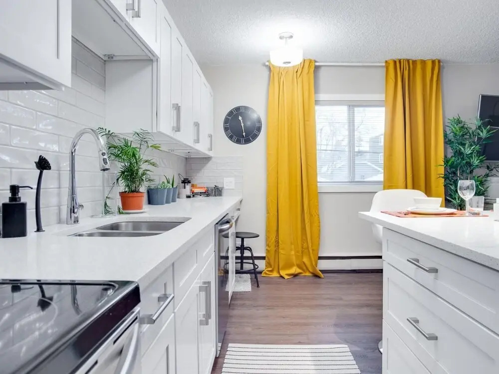 Gorgeous 2Br Condo w Parking Patio Coffee
