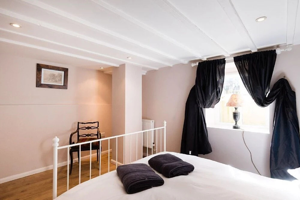 Elegant city centre 4 bedroom escape in popular Jericho