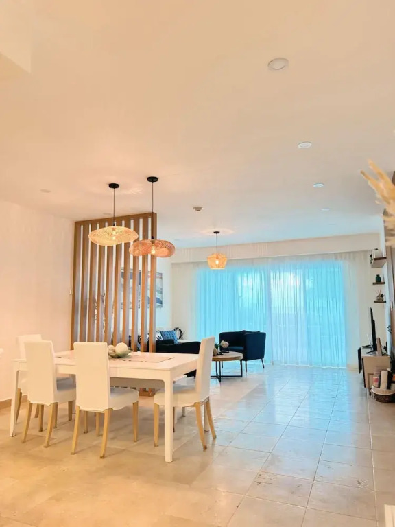 Apartment w Pool and Ocean View in Punta Palmera