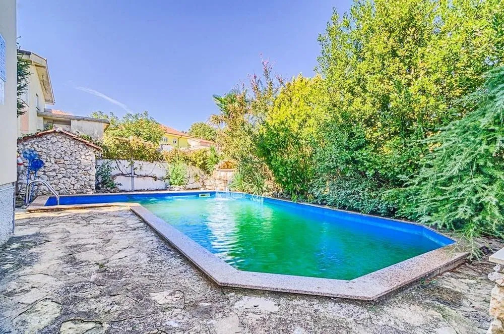 Comfort Pool Apartments
