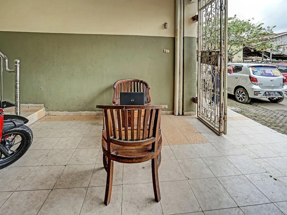 OYO Life 91873 Nugraha Kost