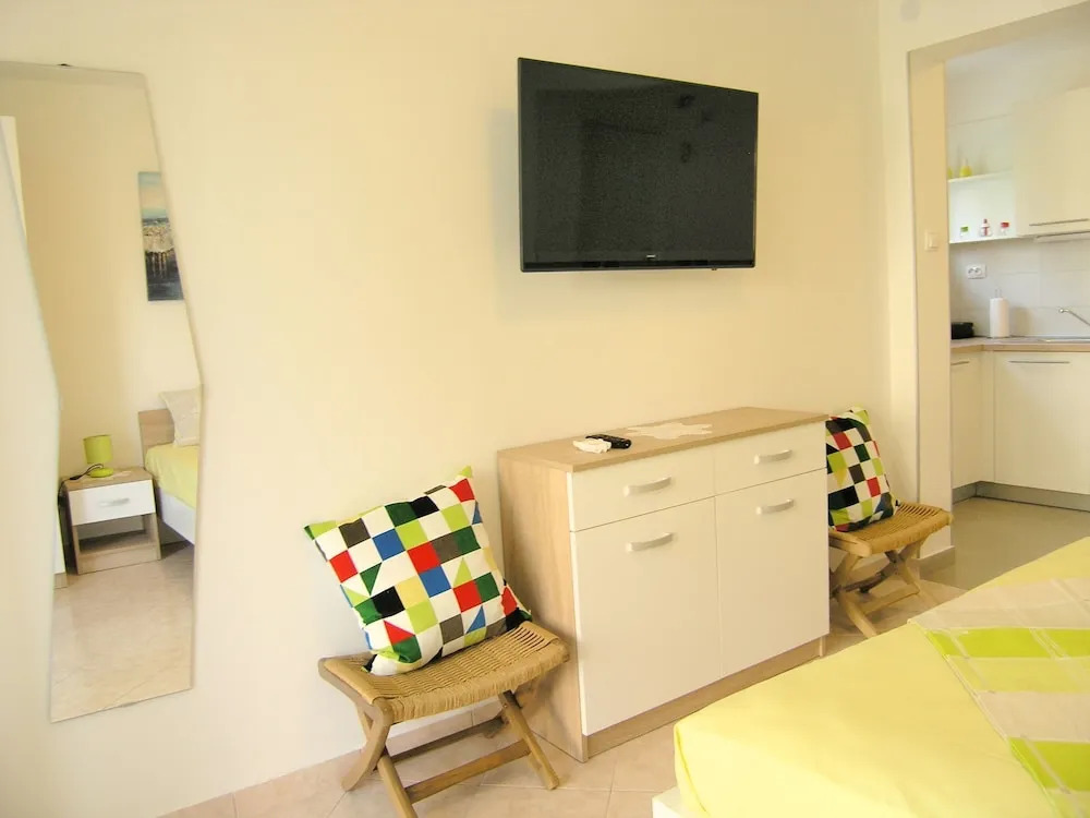 Apartments Leo
