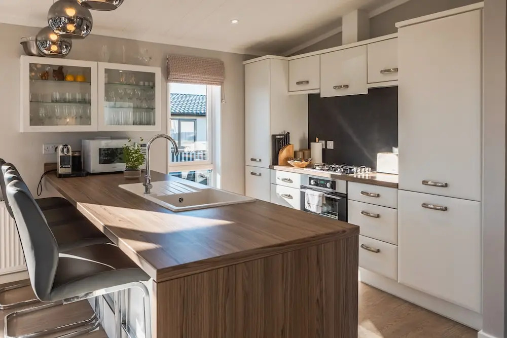 St Helens 2-bed Lodge, Sleeps 4, Pets Ok & Pool